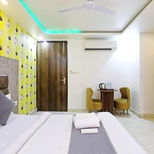 Hotel Broadway Near Delhi Airport